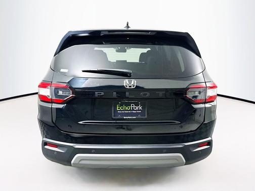 Crystal Black Pearl 2023 Honda Pilot 2WD EX-L 8 Passenger