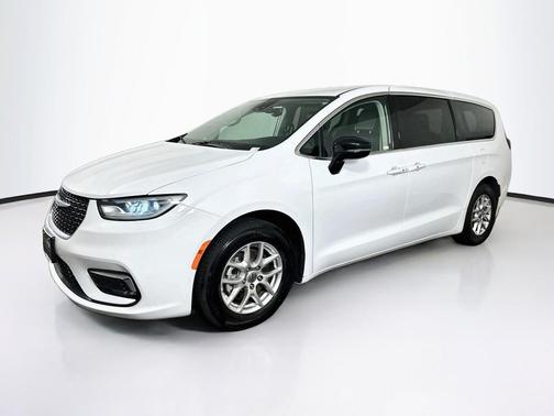 Bright White Clearcoat 2024 Chrysler Pacifica Touring L