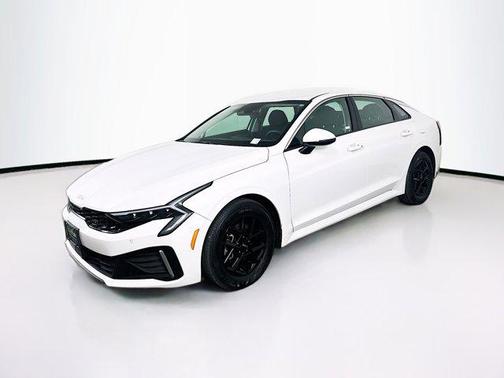 Snow White Pearl 2025 Kia K5 LXS