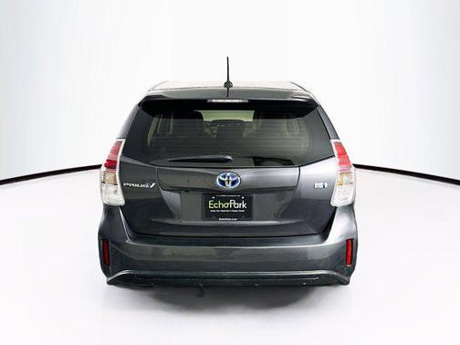 2016 Toyota Prius v Four