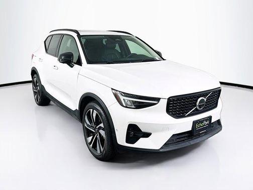 2025 Volvo XC40 B5 Plus Dark Theme