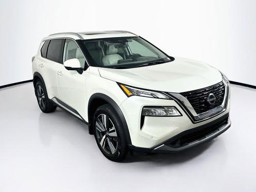 Pearl White Tricoat 2023 Nissan Rogue SL