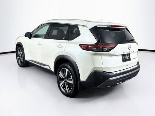Pearl White Tricoat 2023 Nissan Rogue SL