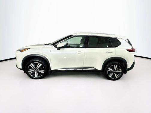 Pearl White Tricoat 2023 Nissan Rogue SL