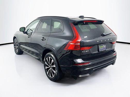 2024 Volvo XC60 B5 Core Dark Theme