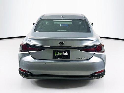 2024 Lexus ES 300h F SPORT Handling