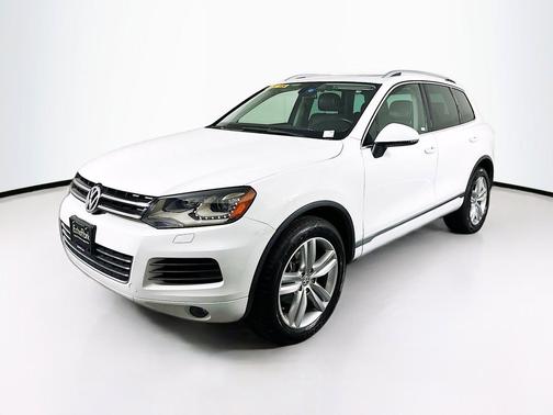 Pure White 2012 Volkswagen Touareg VR6 Executive