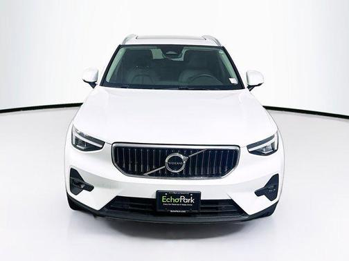 2025 Volvo XC40 B5 Plus Bright Theme