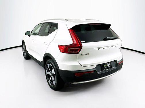 2025 Volvo XC40 B5 Plus Bright Theme