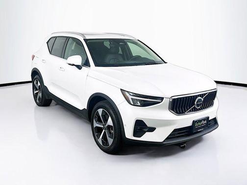 2025 Volvo XC40 B5 Plus Bright Theme