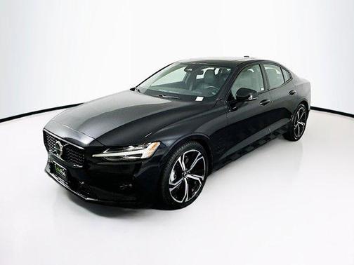 2024 Volvo S60 B5 Plus Dark Theme