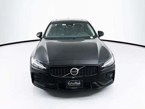 2024 Volvo S60 B5 Plus Dark Theme
