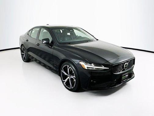 2024 Volvo S60 B5 Plus Dark Theme