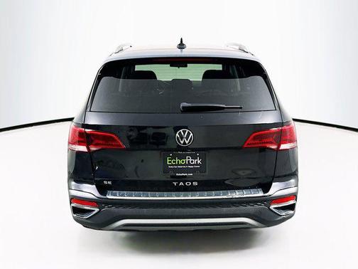 Deep Black Pearl 2022 Volkswagen Taos 1.5T SE