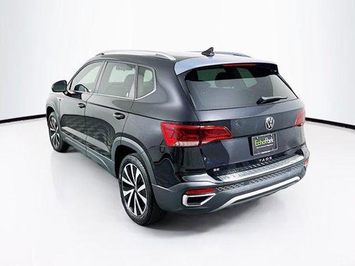 Deep Black Pearl 2022 Volkswagen Taos 1.5T SE