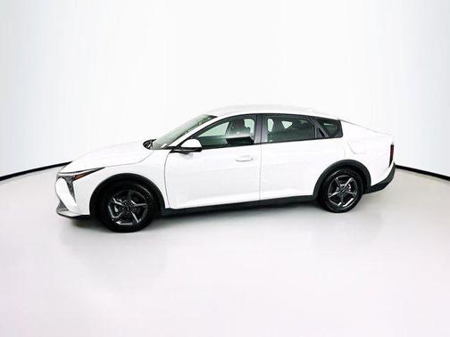 Snow White Pearl 2025 Kia K4 LXS