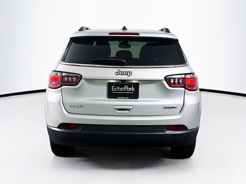Silver Zynith Metallic Clearcoat 2025 Jeep Compass Latitude