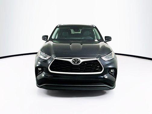 2025 Toyota Highlander XLE