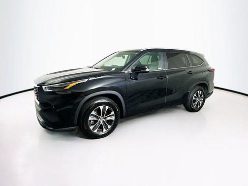 2025 Toyota Highlander XLE