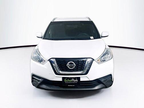 Aspen White Tricoat 2019 Nissan Kicks SV
