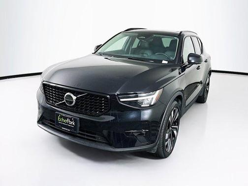 2025 Volvo XC40 B5 Plus Dark Theme