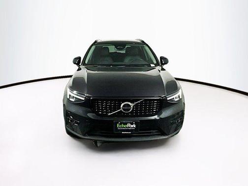 2025 Volvo XC40 B5 Plus Dark Theme