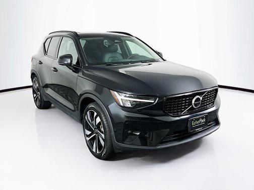 2025 Volvo XC40 B5 Plus Dark Theme