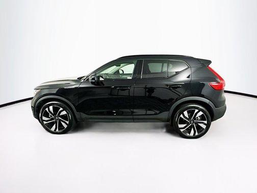 2025 Volvo XC40 B5 Plus Dark Theme