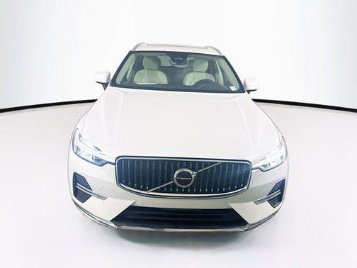 2023 Volvo XC60 B5 Plus Bright Theme
