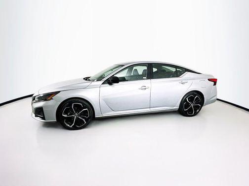 2024 Nissan Altima SR FWD