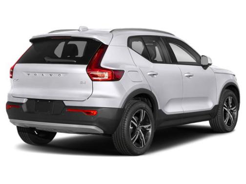 Crystal White Metallic 2023 Volvo XC40 B4 Plus Bright Theme