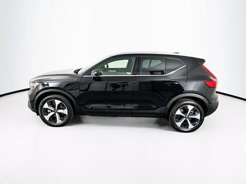 2025 Volvo XC40 B5 Plus Bright Theme
