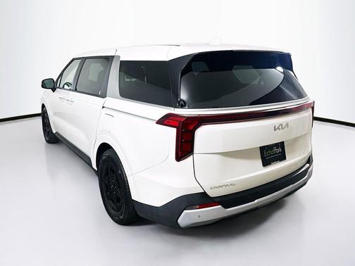 Snow White Pearl 2026 Kia Carnival LXS