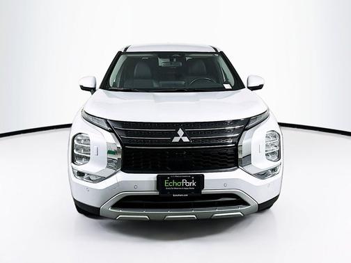 White Diamond 2024 Mitsubishi Outlander SE S-AWC