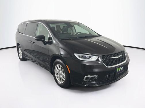 Diamond Black Crystal Pearlcoat 2024 Chrysler Pacifica Touring L