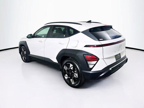 Atlas White 2025 Hyundai KONA SEL