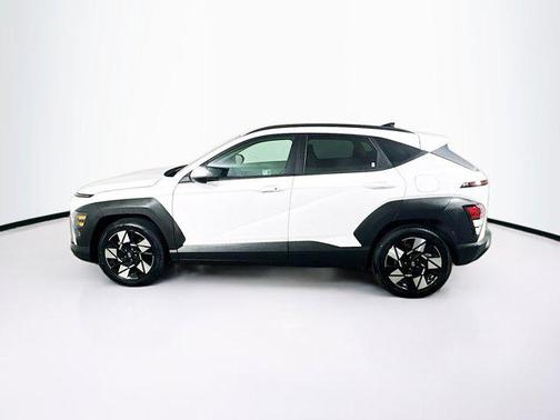 Atlas White 2025 Hyundai KONA SEL