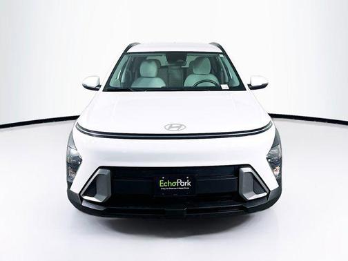 Atlas White 2025 Hyundai KONA SEL