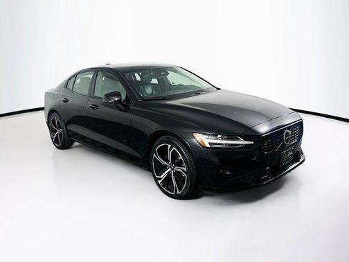 2024 Volvo S60 B5 Plus Dark Theme