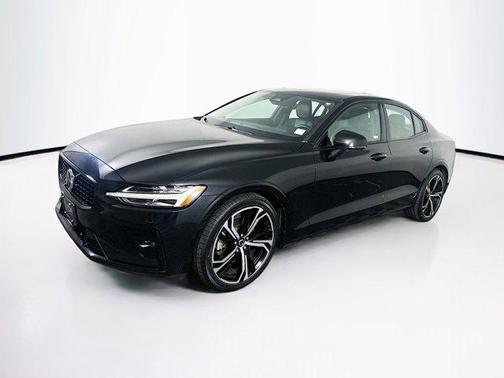 2024 Volvo S60 B5 Plus Dark Theme