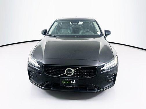 2024 Volvo S60 B5 Plus Dark Theme