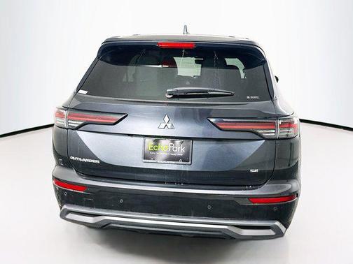 Graphite Gray 2025 Mitsubishi Outlander SE 2.5 S-AWC