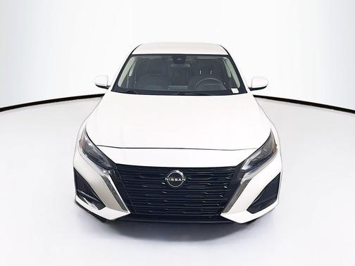 Glacier White 2023 Nissan Altima S FWD