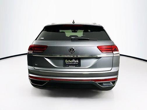 Platinum Gray Metallic 2023 Volkswagen Atlas Cross Sport 2.0T SE