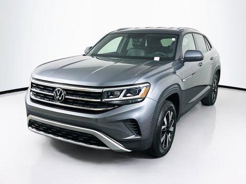 Platinum Gray Metallic 2023 Volkswagen Atlas Cross Sport 2.0T SE