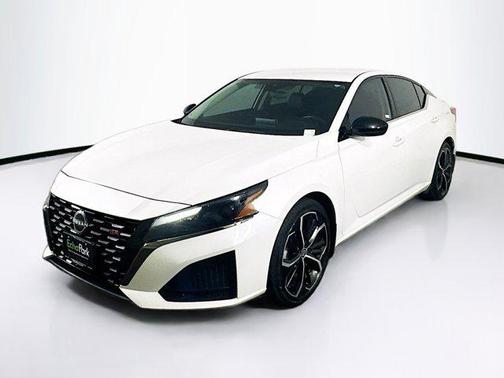 2023 Nissan Altima SR FWD