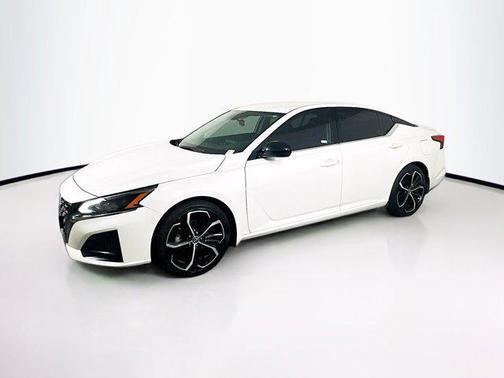 2023 Nissan Altima SR FWD
