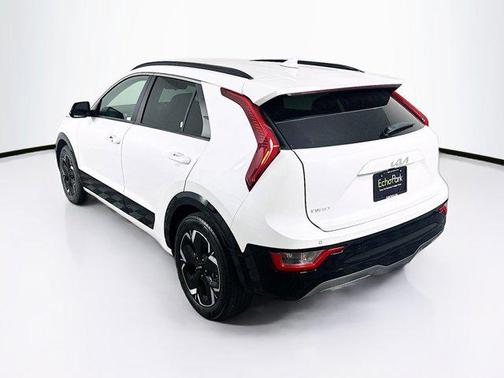 Snow White Pearl 2023 Kia Niro EV Wind