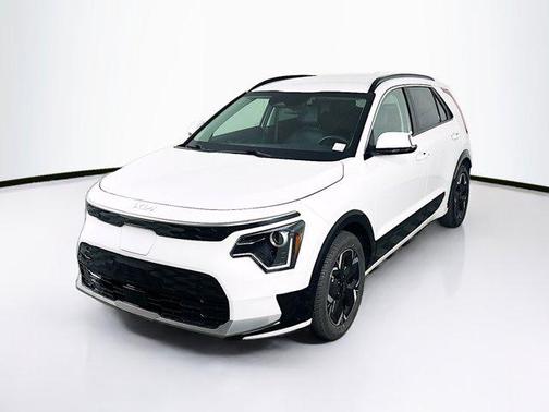 Snow White Pearl 2023 Kia Niro EV Wind