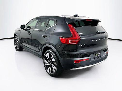 2023 Volvo XC40 B5 Plus Bright Theme